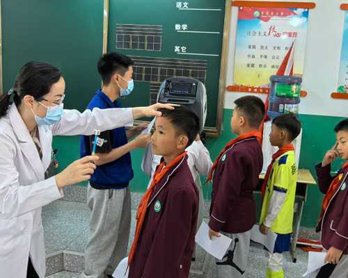 怀孕七个月女胎儿图